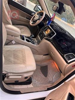 جیپ گراند شیرۆکی